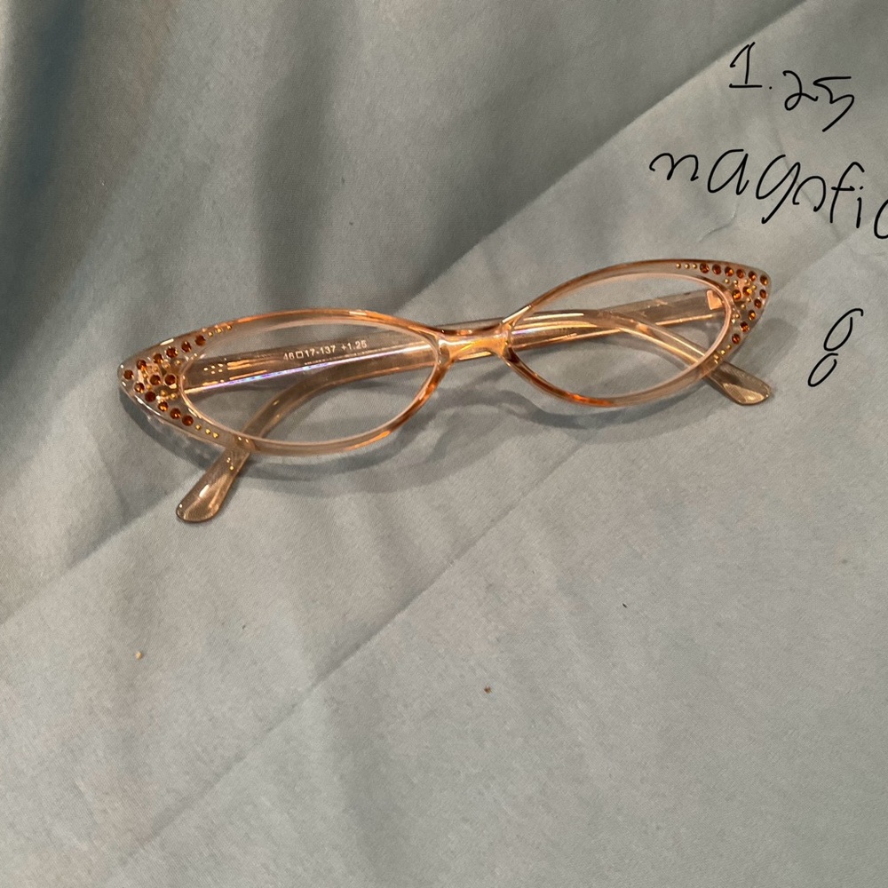 1.25 magnifi glasses, beige, cat eye
